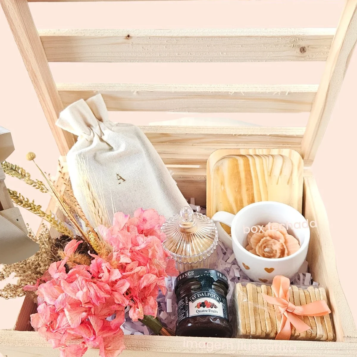 Box Meu momento com xícara, vela, potiche e biscoitos